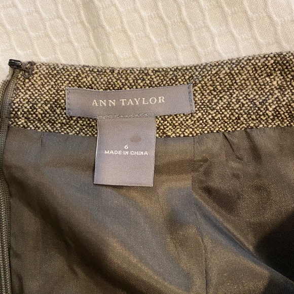 Ann Taylor below wool tulip skirt - Picture 11 of 12
